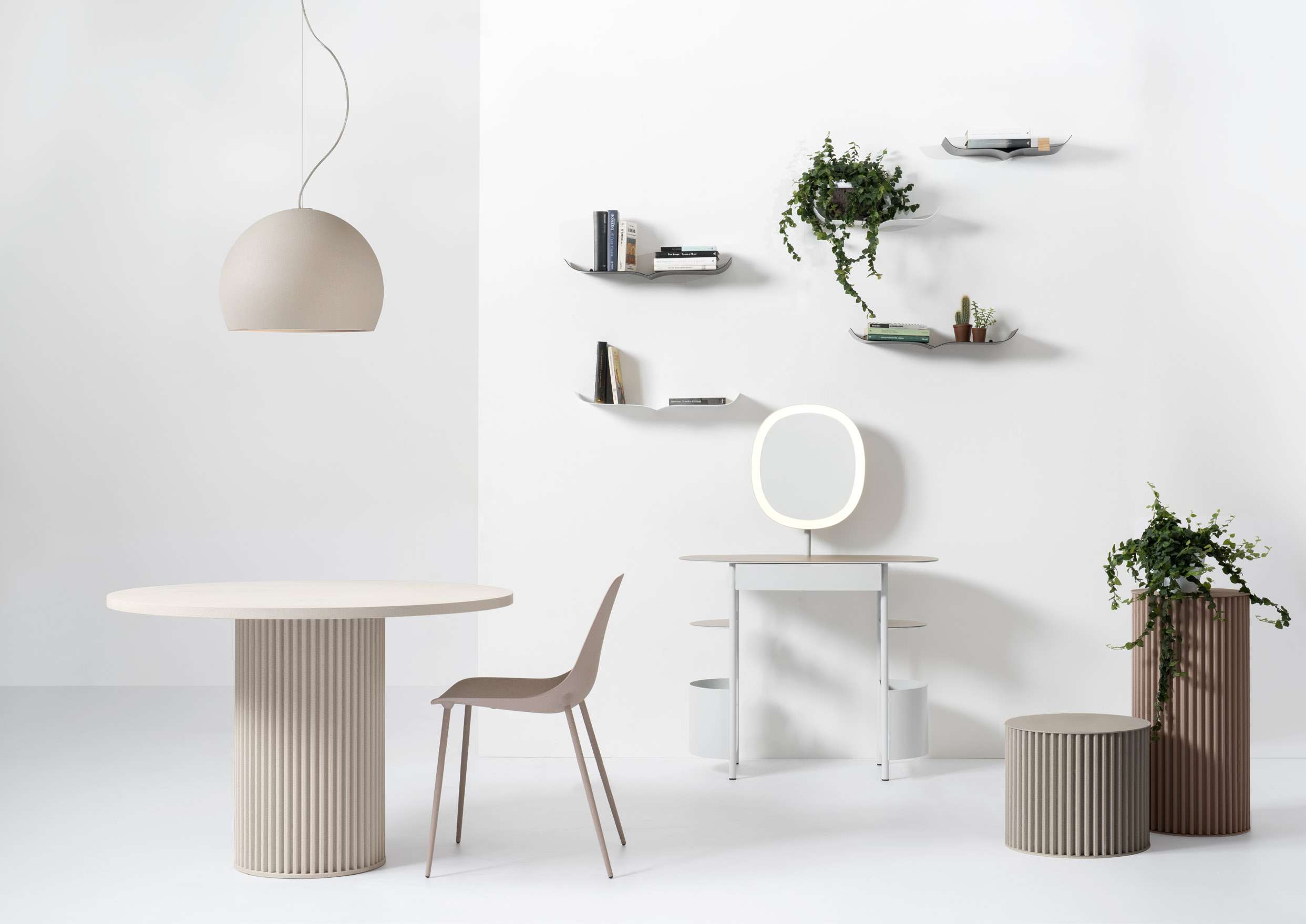 Round table with a fluted base, a pendant lamp and floating shelves in a white room